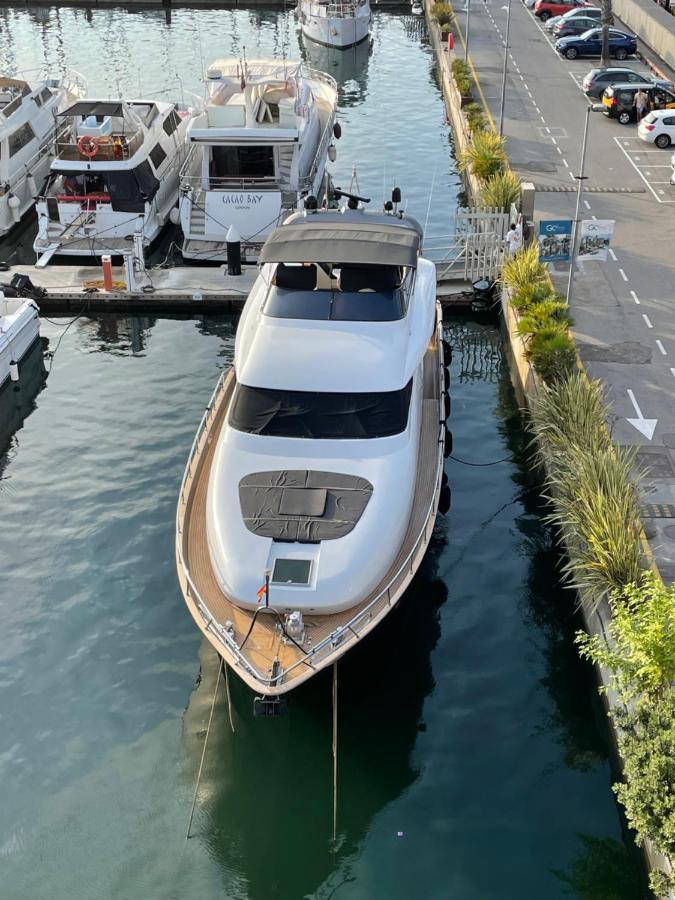 Motoryacht 21 Avec Equipage Hotel Барселона Екстериор снимка