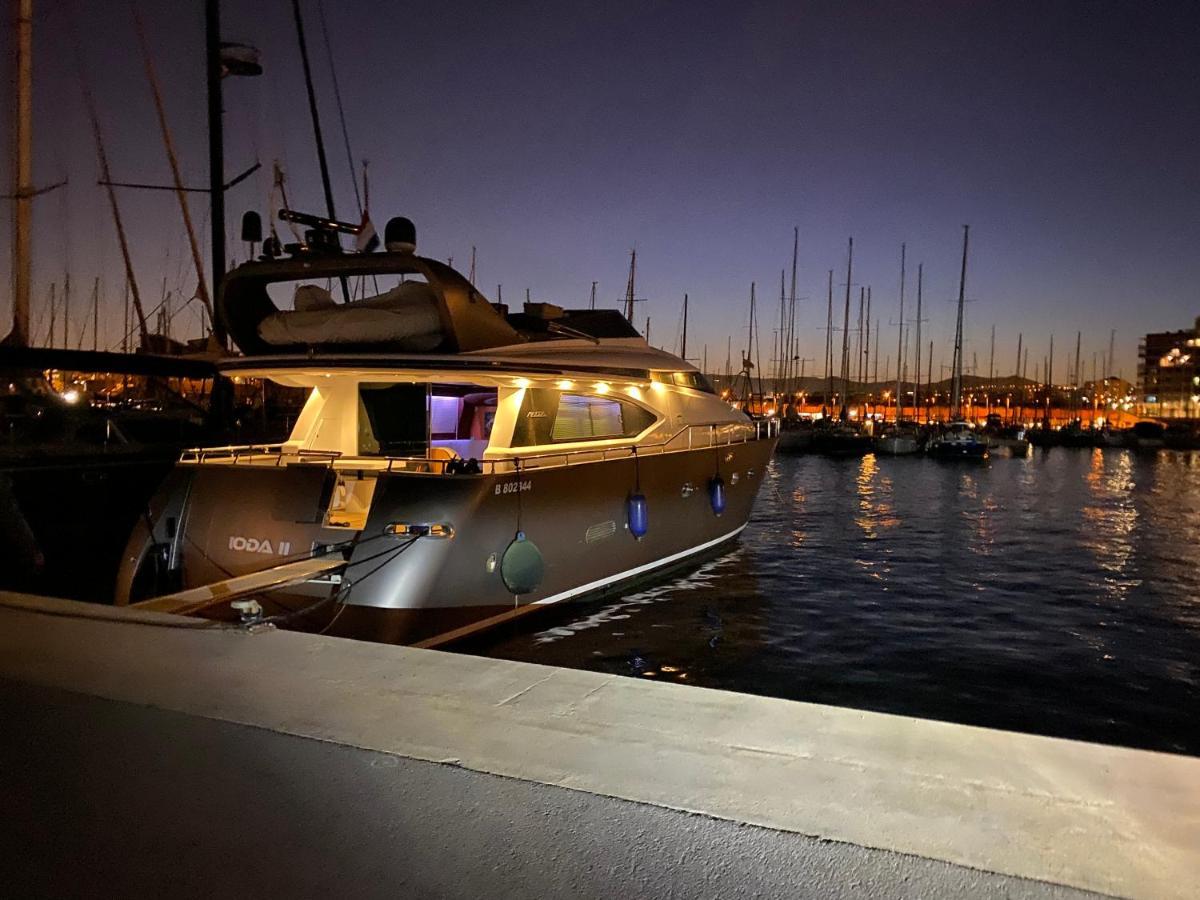 Motoryacht 21 Avec Equipage Hotel Барселона Екстериор снимка