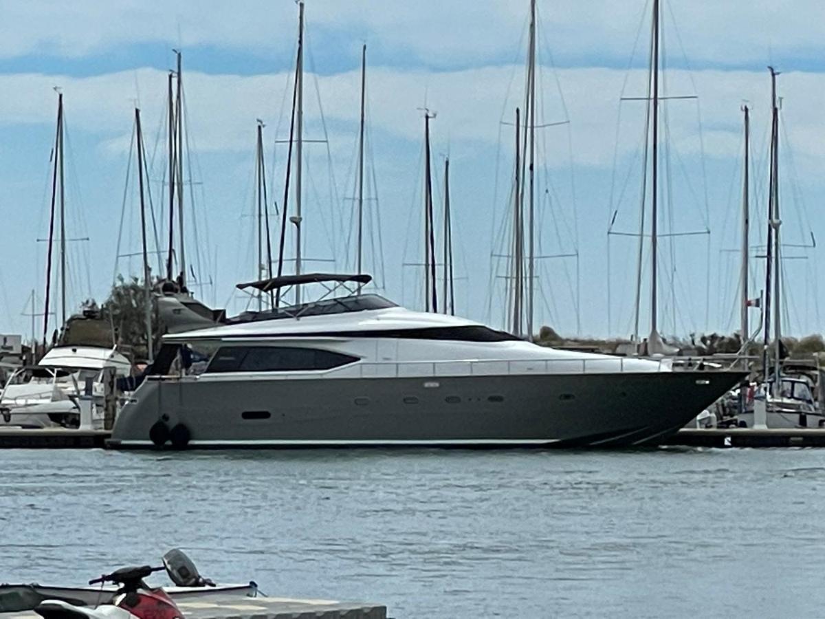 Motoryacht 21 Avec Equipage Hotel Барселона Екстериор снимка