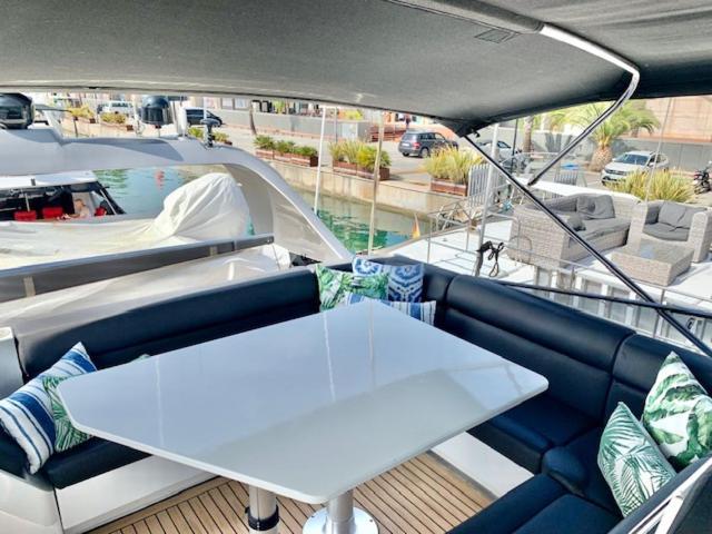 Motoryacht 21 Avec Equipage Hotel Барселона Екстериор снимка