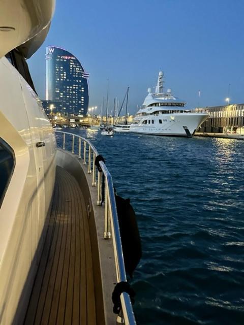 Motoryacht 21 Avec Equipage Hotel Барселона Екстериор снимка