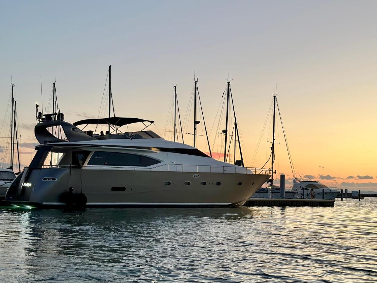 Motoryacht 21 Avec Equipage Hotel Барселона Екстериор снимка