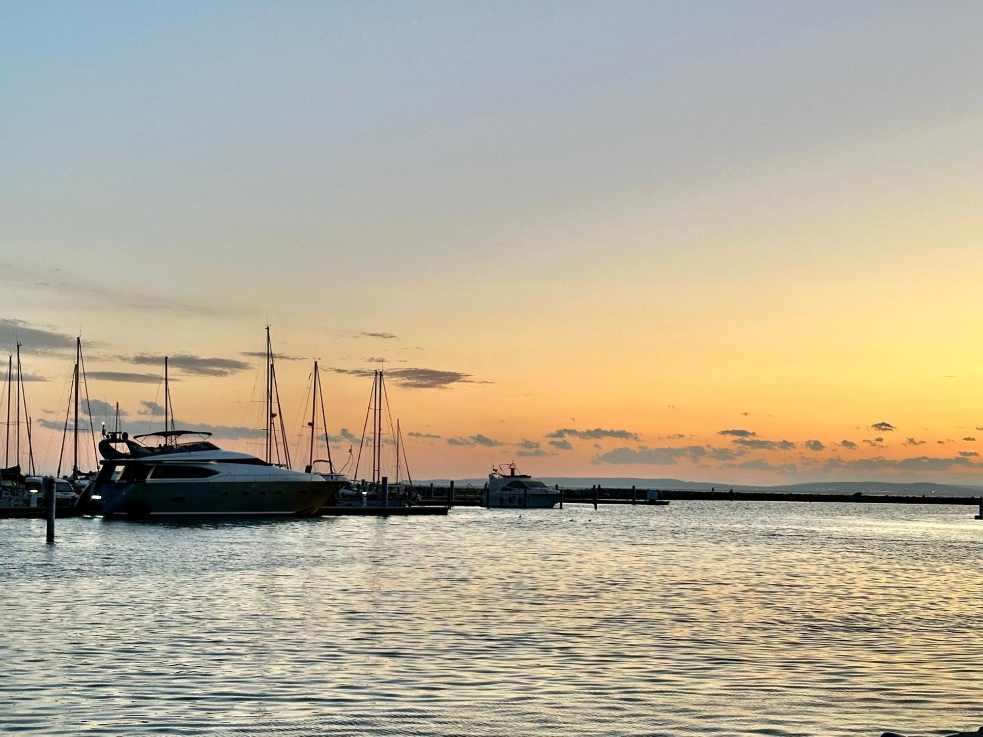 Motoryacht 21 Avec Equipage Hotel Барселона Екстериор снимка